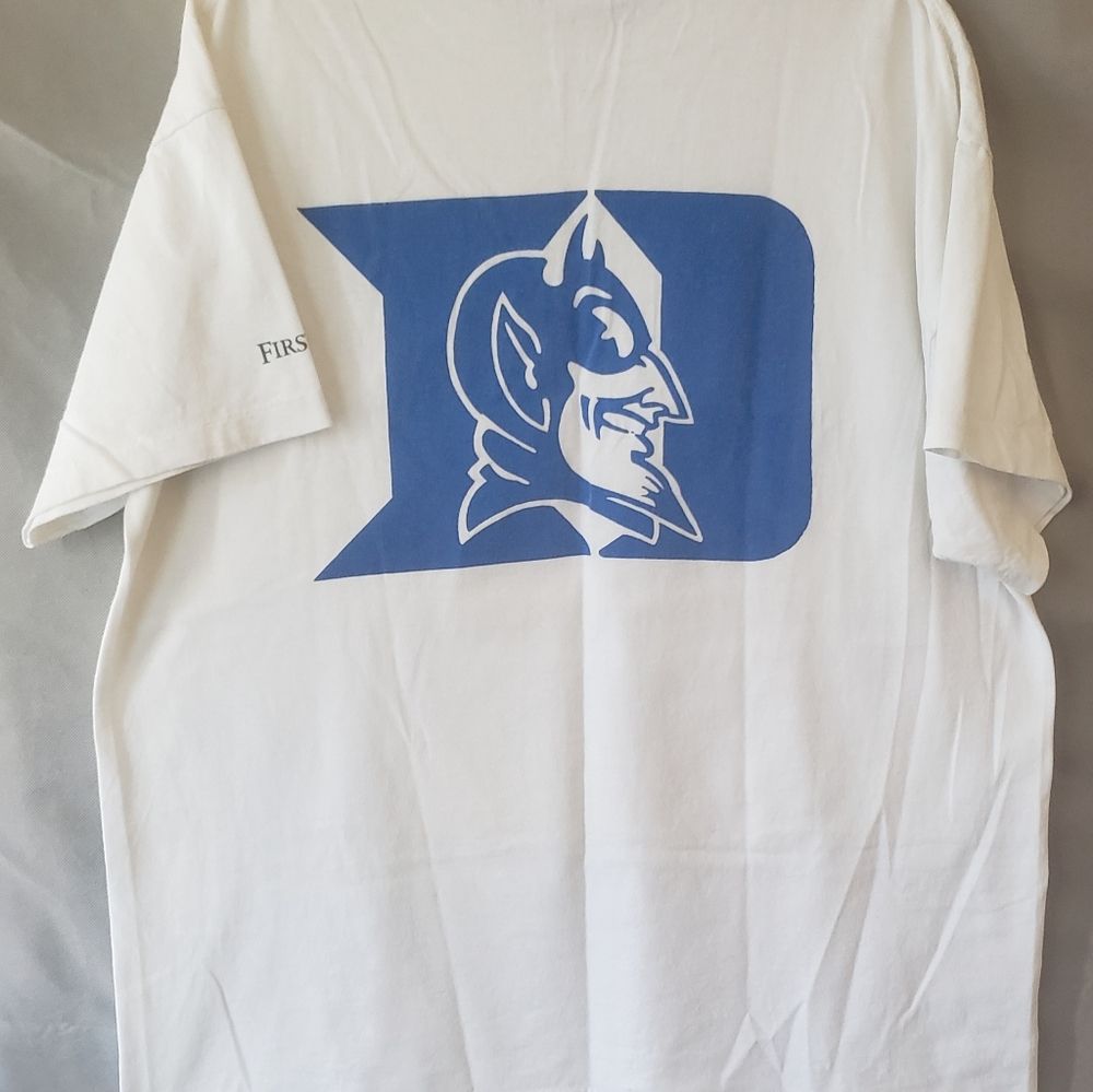 Vintage DUKE Blue Devils graphic tee shirt